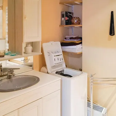 Appartement Beautiful In W/ Wifi And 1 Bedrooms